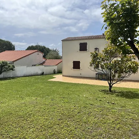 Holiday home Maison Royan, 4 Pieces, 8 Personnes - Fr-1-71-104 Royan